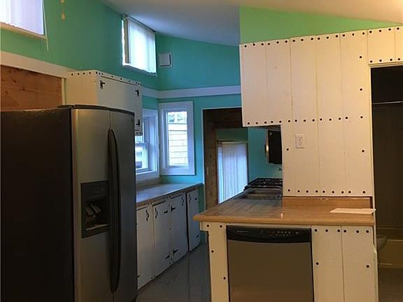4th image of 158 Stanwood St