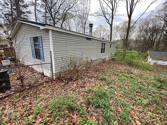 5th image of 320 Highland Cir