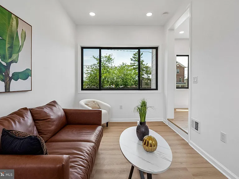 3108 Adams St NE — Photo 9