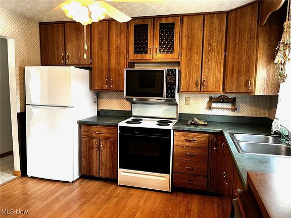 2nd image of 2910 Crestwood Dr NW