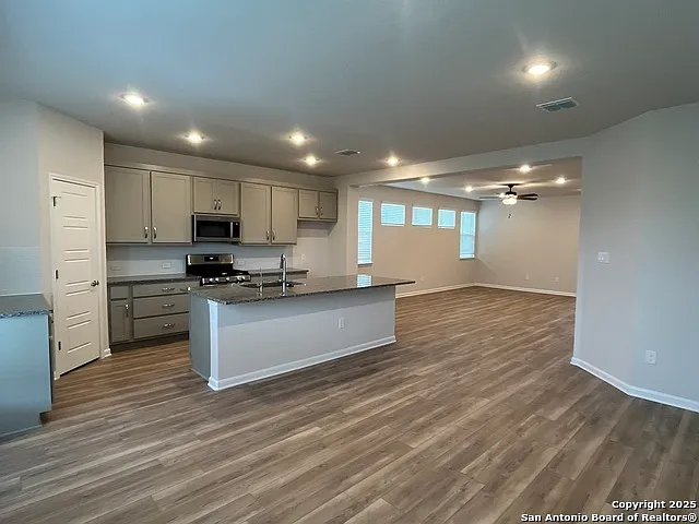 4 bed, 3.0 bath, 2107 sqft, $2,450 — Photo 3
