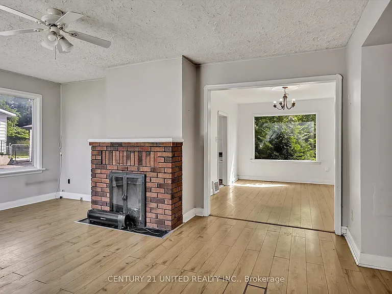 878 Chemong Rd — Photo 5