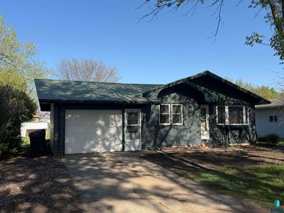 204 S East St, Menno, SD, 57045