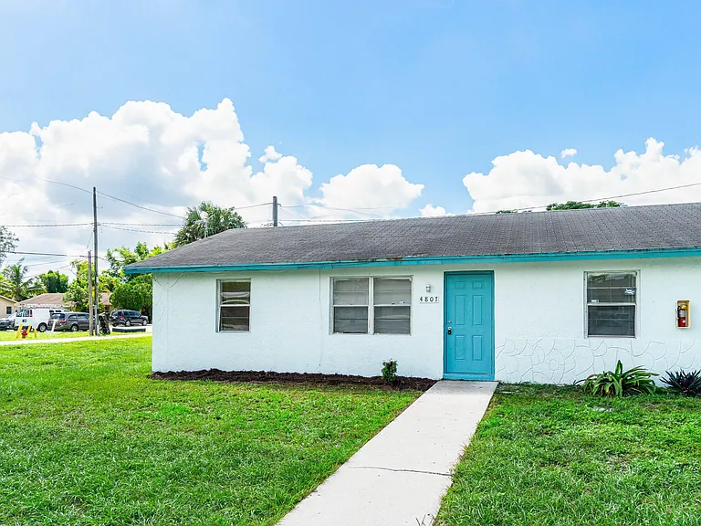 4807 Gulfstream Rd — Photo 2