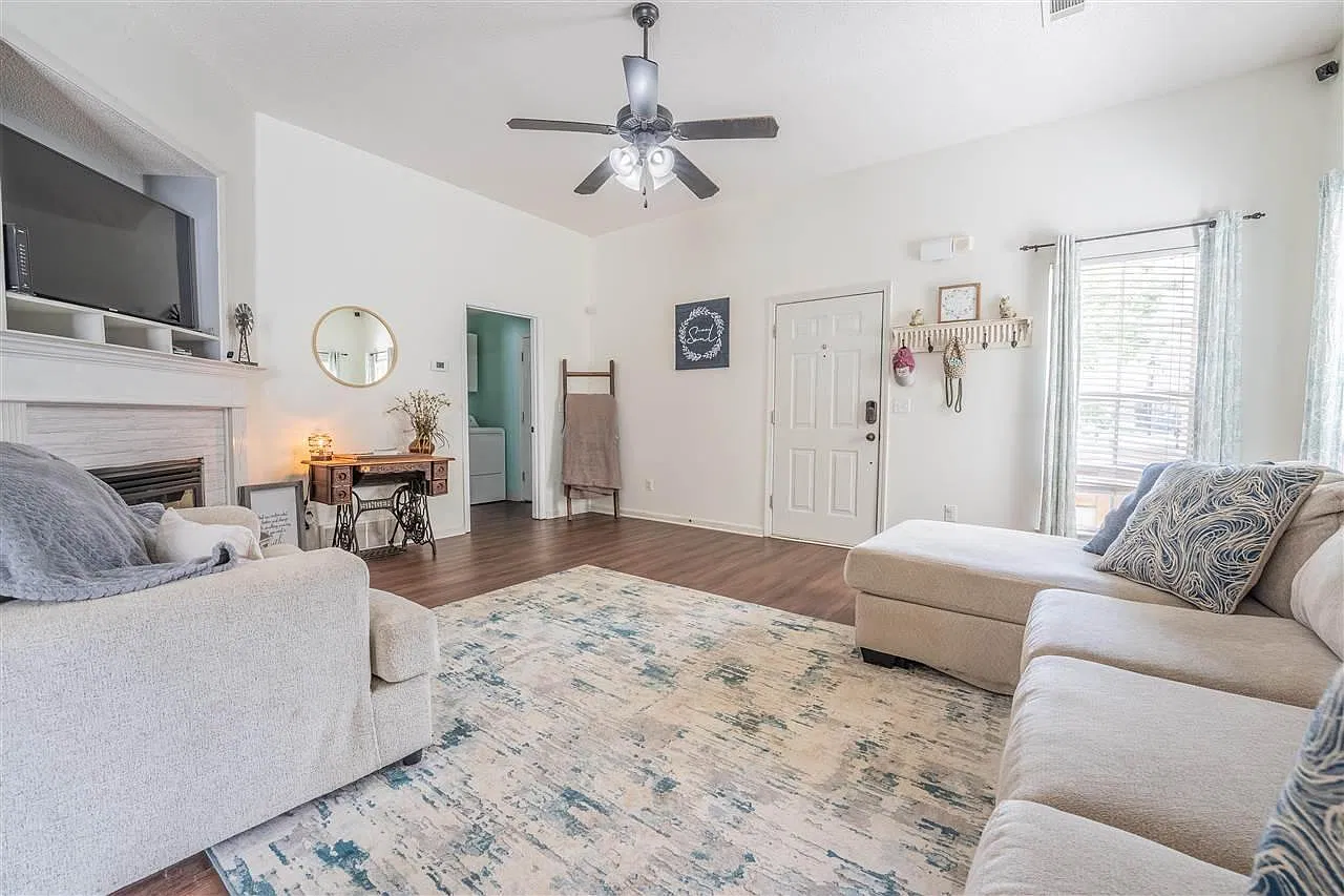 3 bed, 1400 sqft, $1,995 — Photo 3