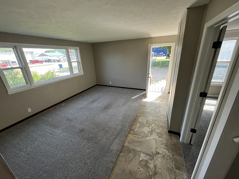1209 E Cherry St — Photo 1