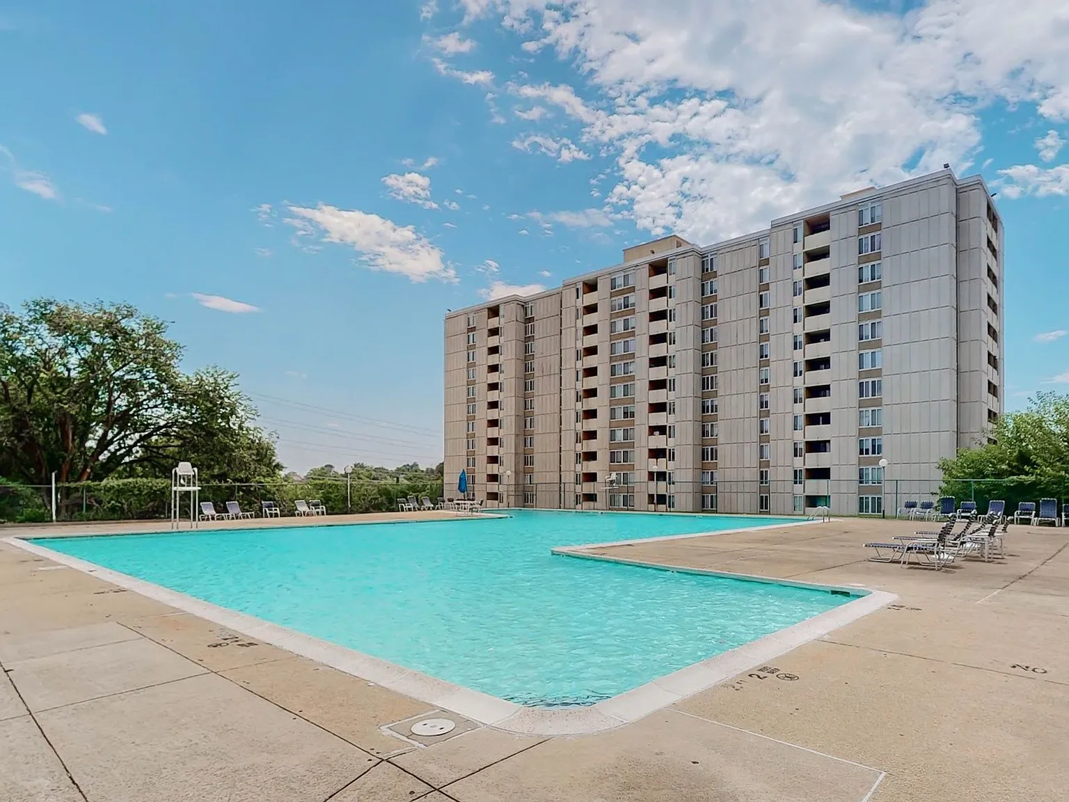 Takoma Towers — Photo 1