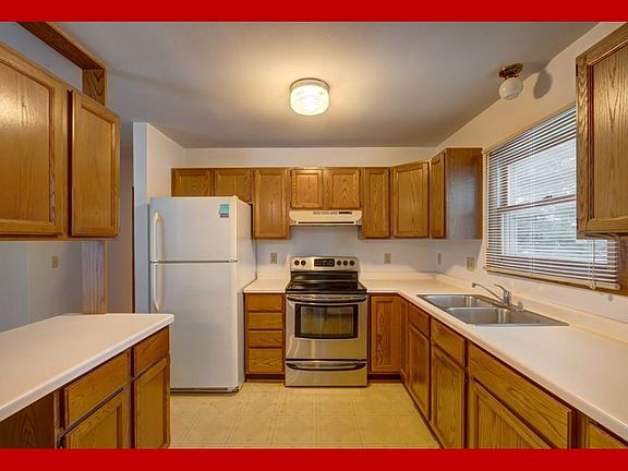 2nd image of 3257 Mansion Cir