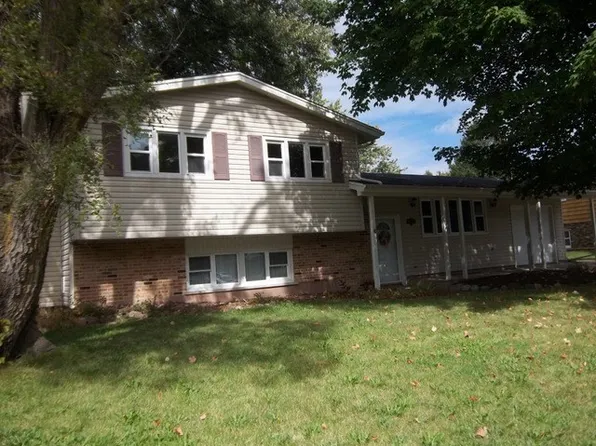 3704 W Young St, McHenry, IL 60050