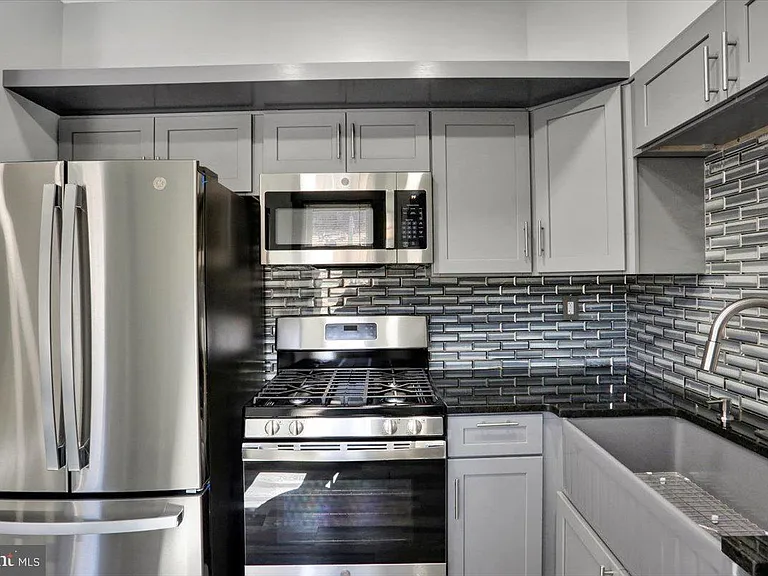 553 Wunder St #2 — Photo 5