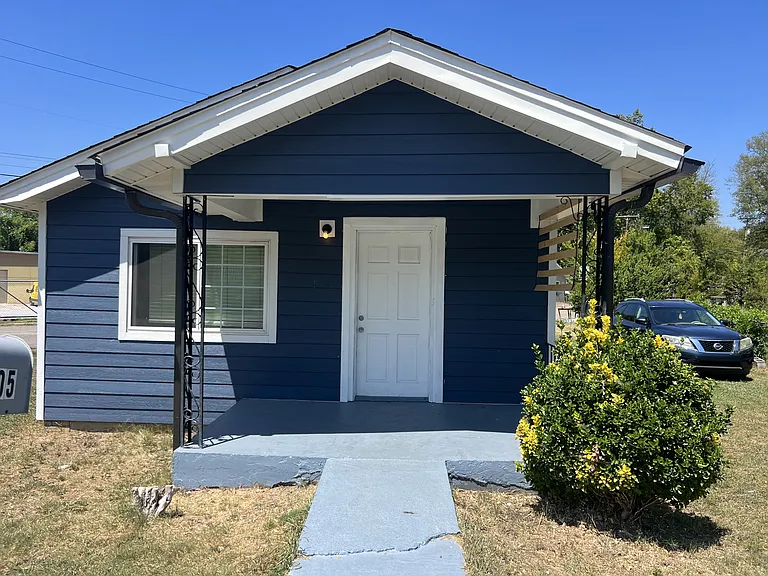2305 Glass St — Photo 3