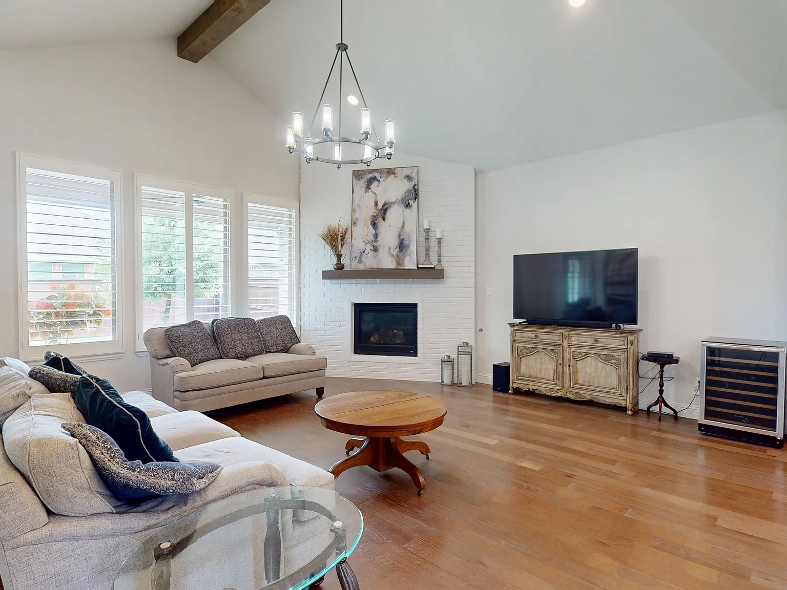 5 bed, 3679 sqft, $4,200 — Photo 4