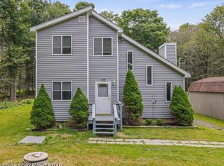 1065 Breezewood Dr, Newfoundland, PA 18445