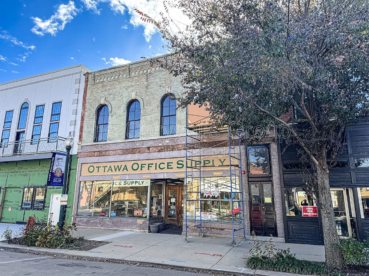 Building Photo - 209 W Main St