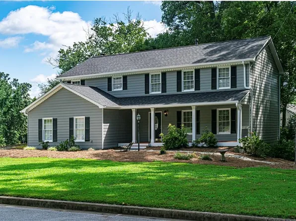 1043 Wash Lee Dr SW, Lilburn, GA 30047