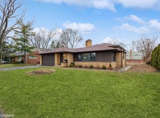 1104 W Lincoln St, Mount Prospect, IL 60056