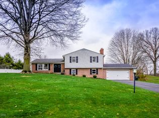 7606 Ravine Dr NW, North Canton, OH 44720