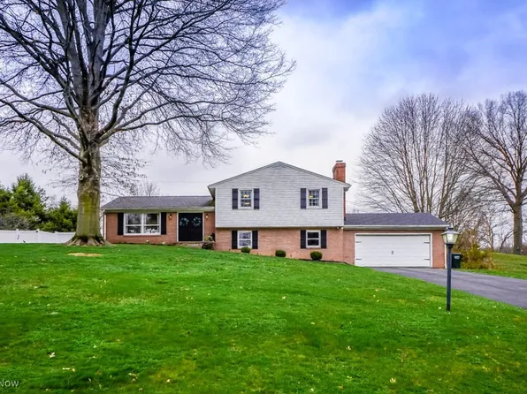 7606 Ravine Dr NW, North Canton, OH 44720