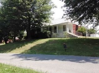 1022 Riverview Dr, Elizabethton, TN 37643