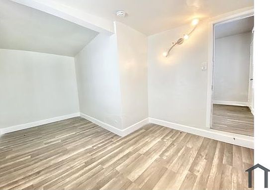 5th image of 10961 S Figueroa St #13
