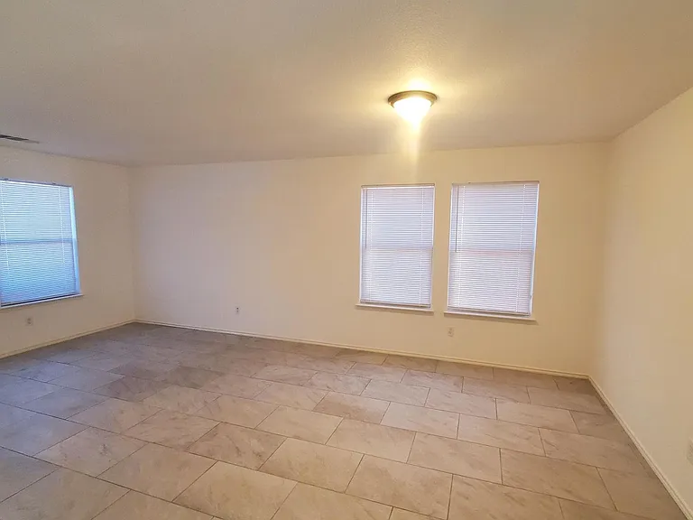 109 Southwestern Dr — Photo 13