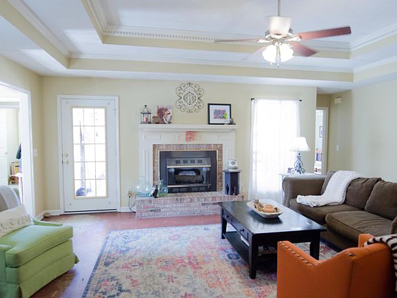 3rd image of 106 S Primrose Ln