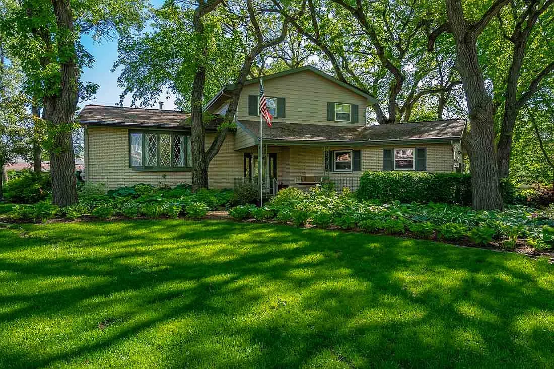 1016 Canterbury Ct photo 1