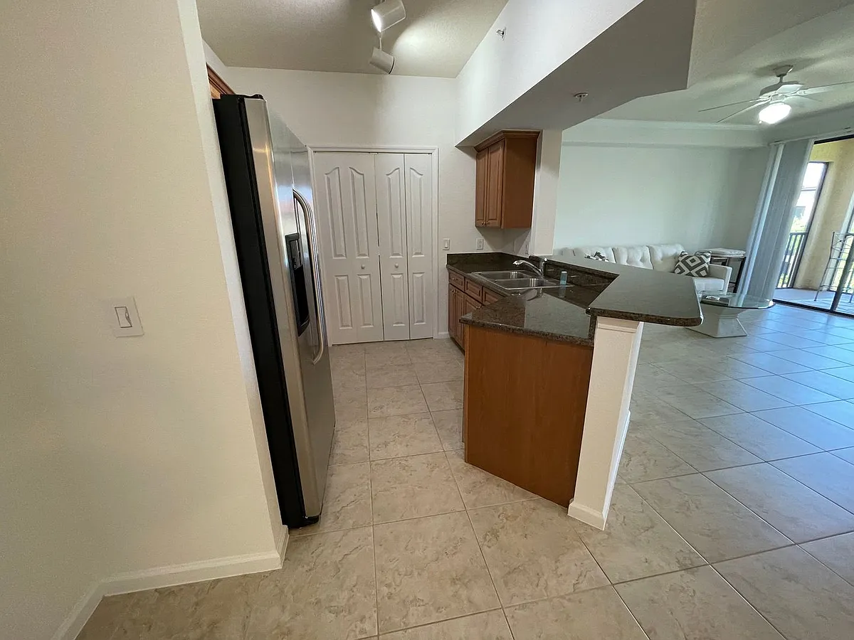 Building Photo - 12970 Positano Cir #306