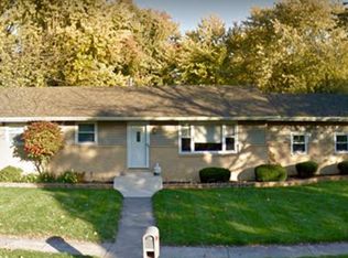 902 Pettibone St, Crown Point, IN 46307