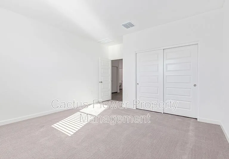 2124 W Sombra Ave — Photo 24