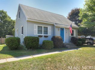 242 Longview Dr NE, Rockford, MI 49341