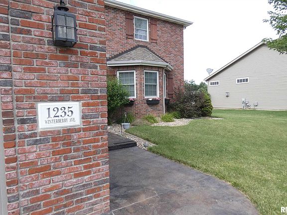 3rd image of 1235 Winterberry Ln