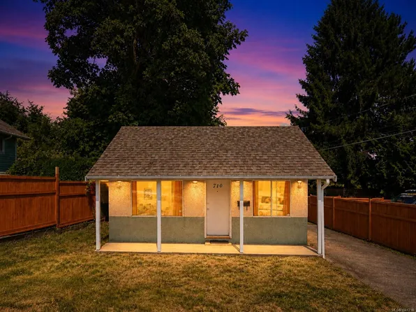 710 Fitzwilliam St, Nanaimo, BC V9R 3B6