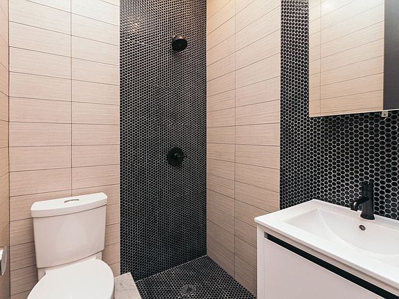4th image of 133 Woodbine St APT 1