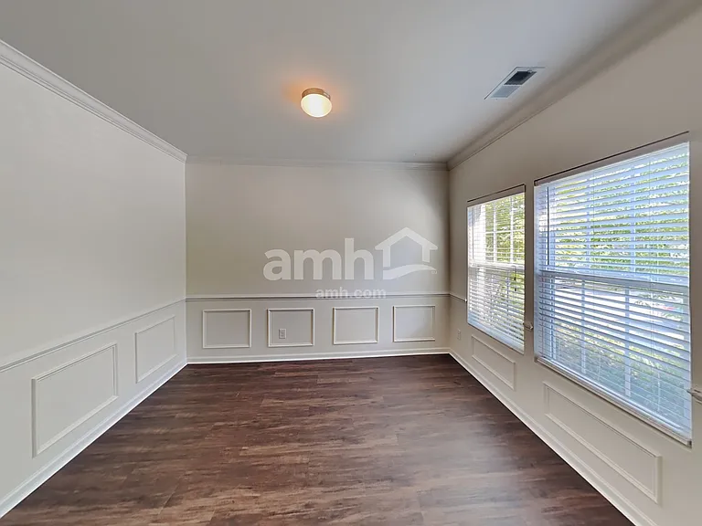 661 Wolfeboro Ln — Photo 5