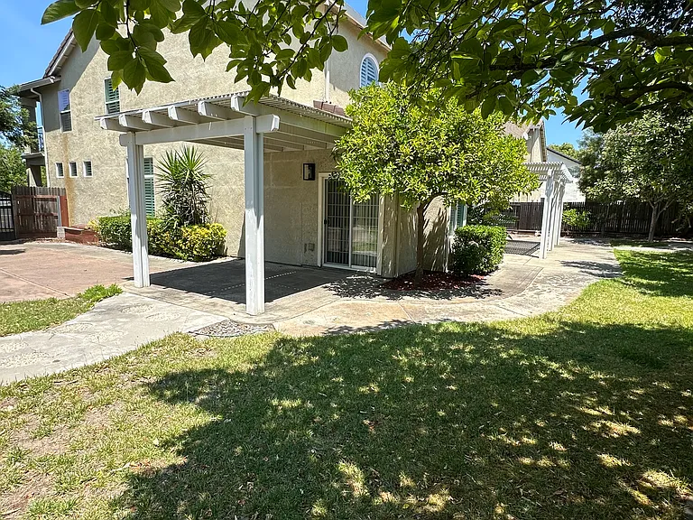 70 Jade Tree Cir — Photo 32