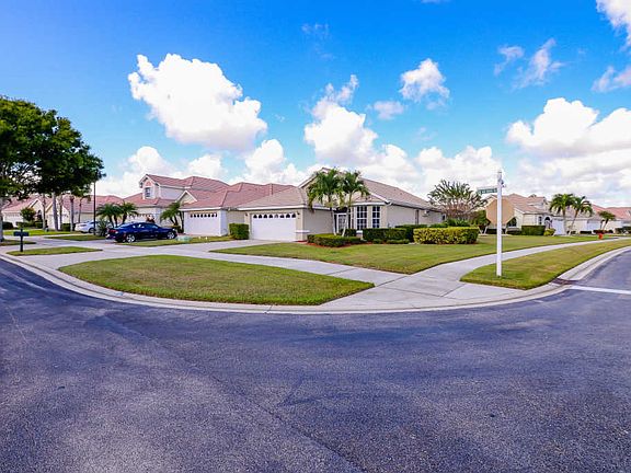 4th image of 825 SW Lake Charles Cir