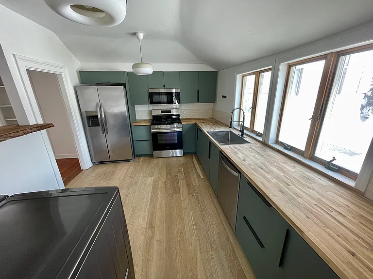 725-727 Warren St #5 — Photo 5