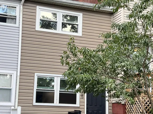 65 Ives Court, Troy, NY 12182