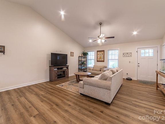 4th image of 112 Cypress Acres Ln