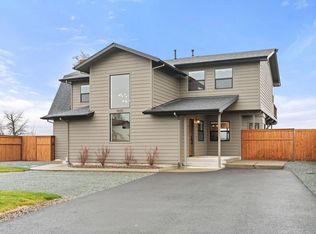 1030 SW River Mist Ln, Grants Pass, OR