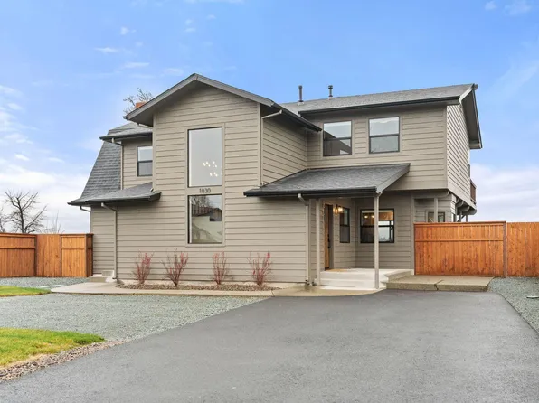 1030 SW River Mist Ln, Grants Pass, OR 97527