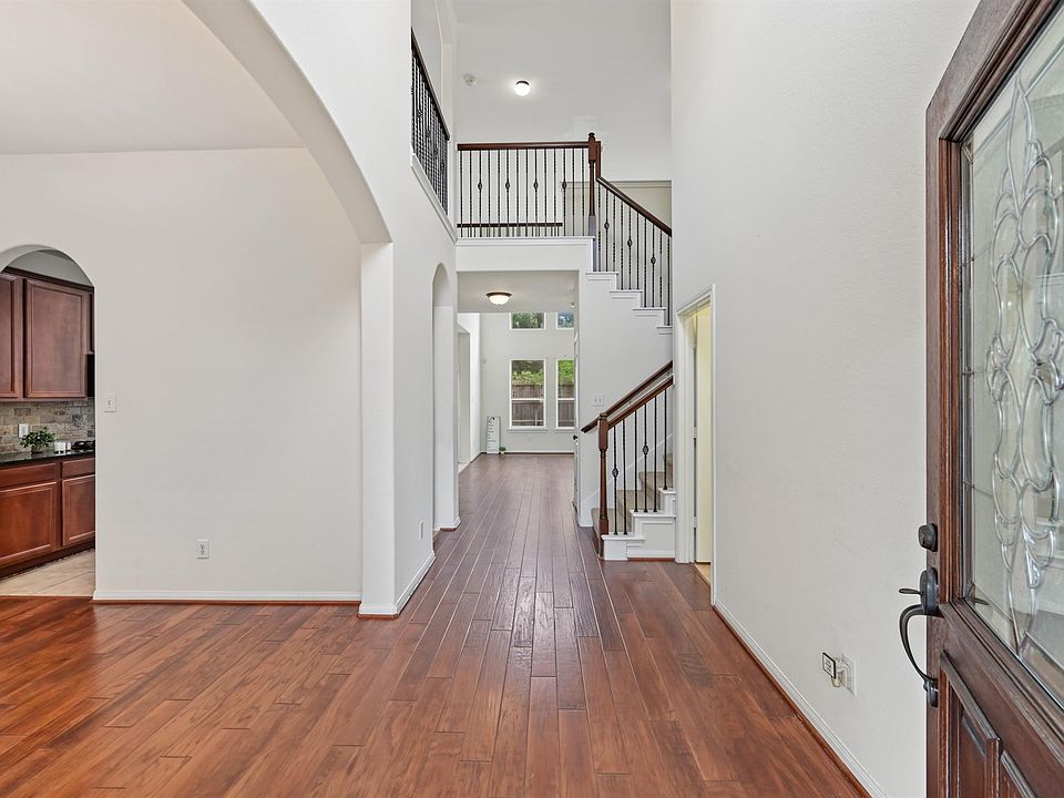 1st image of 11 Sagamore Ridge Pl