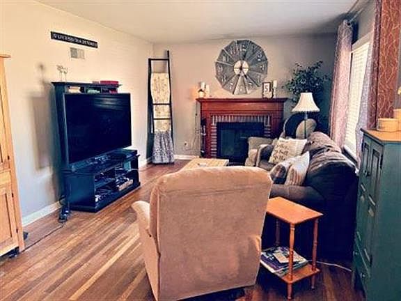 3rd image of 185 Linden Ave