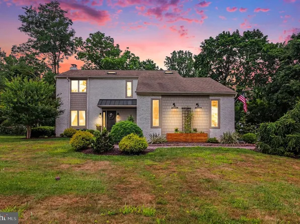 25 E Knowlton Rd, Media, PA 19063