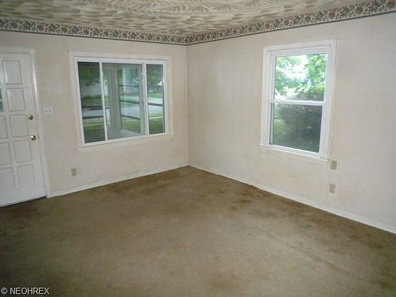 4th image of 1065 Merton Ave