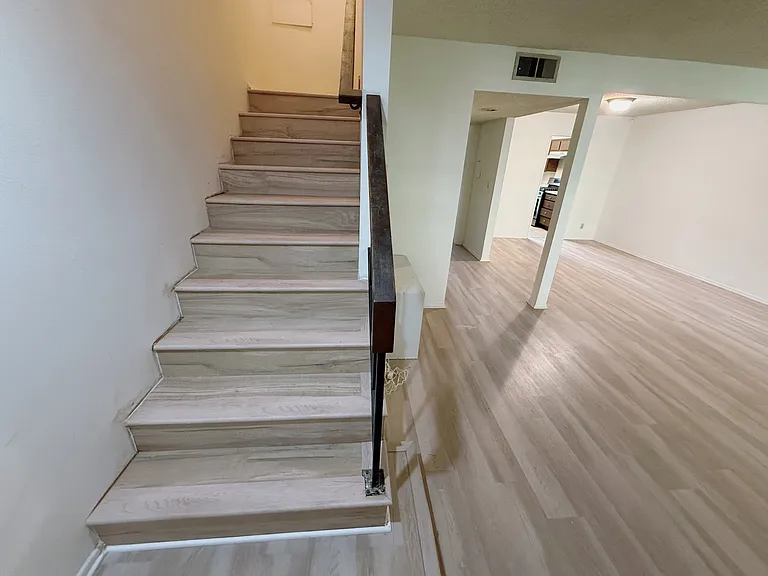 475 W Walnut St — Photo 19