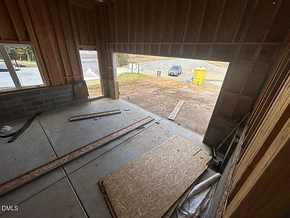 5th image of 1003 Phoenix Pl