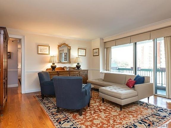 5th image of 100 Hilton Ave #204