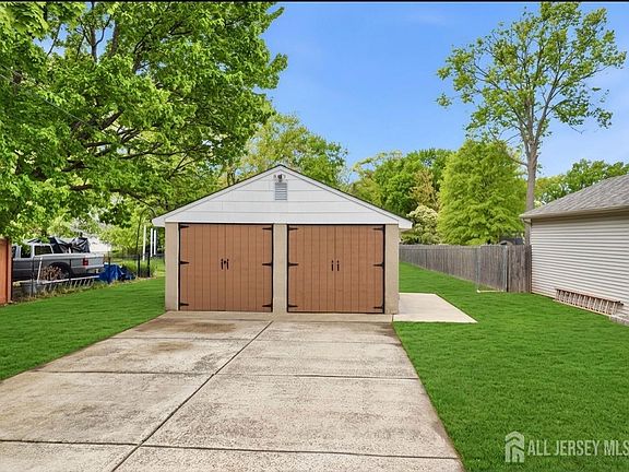 5th image of 46 Warrenville Rd